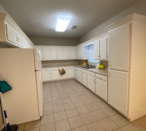 4th image of 288 Acorn Dr