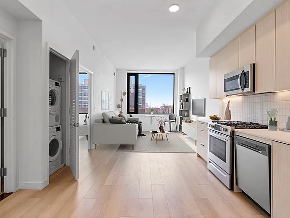 3rd image of 15310 88th Ave #604