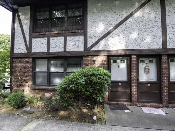 127 Bailey Ct. #127, Middle Island, NY 11953