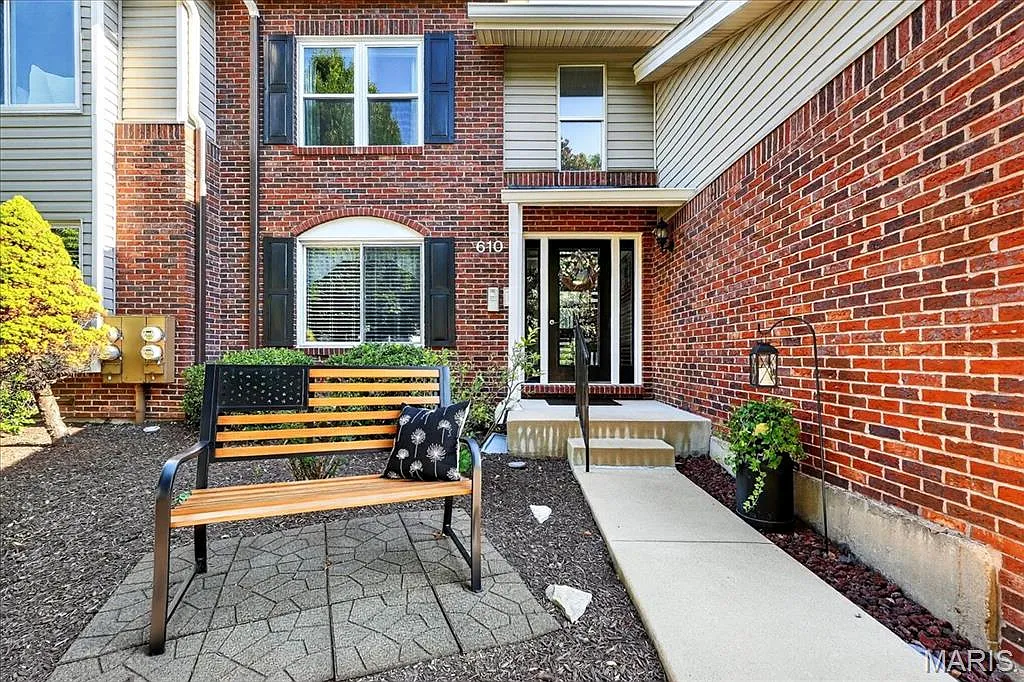 610 Pine Ridge Trails Ct APT 203 photo 1