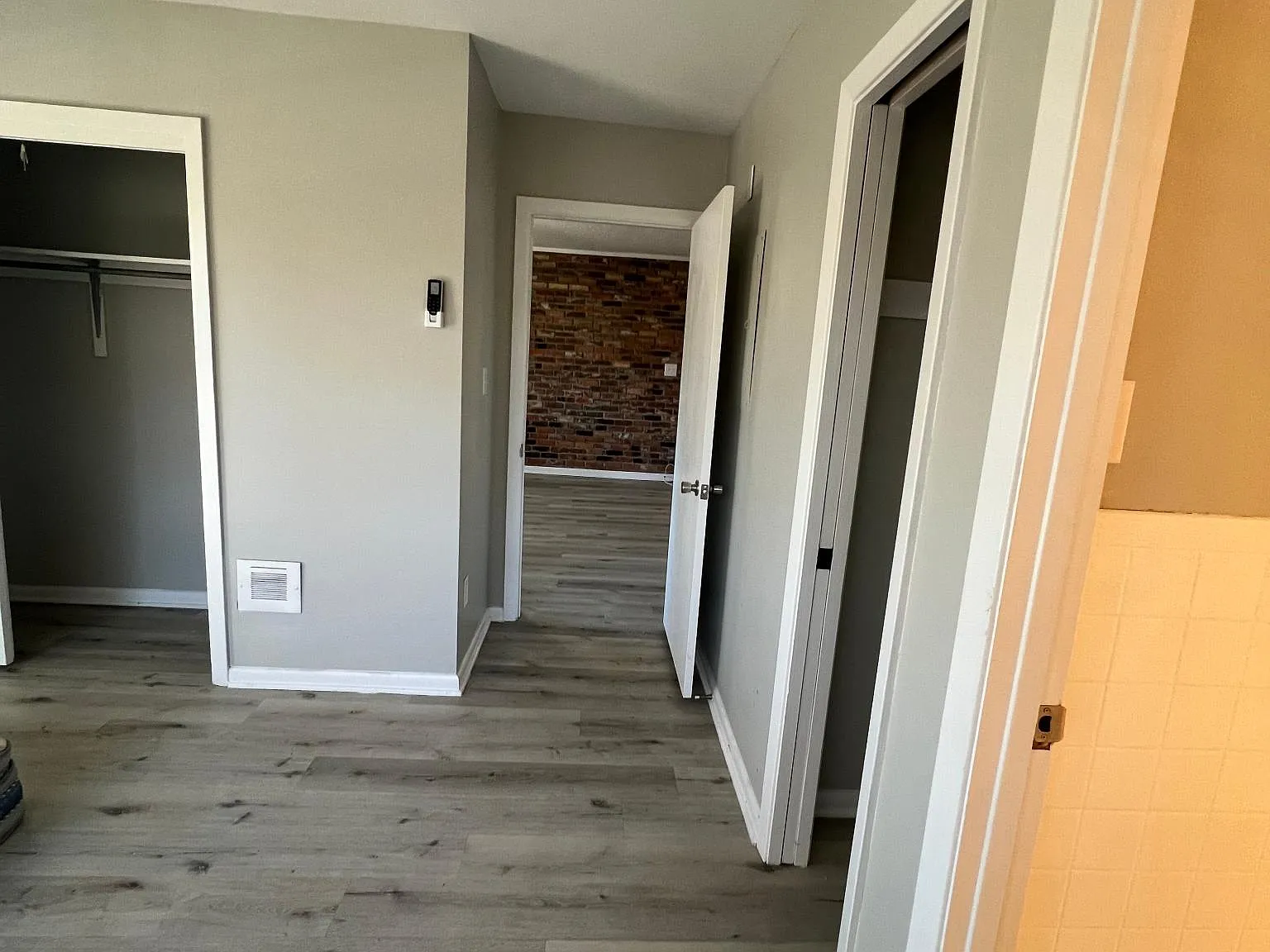 1 bed, 700 sqft, $995 — Photo 2