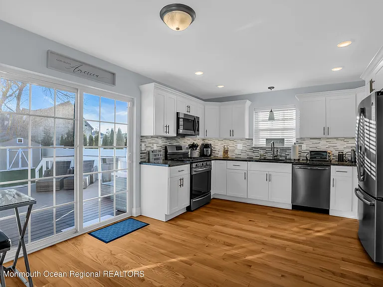 132 Chelton Ave — Photo 12
