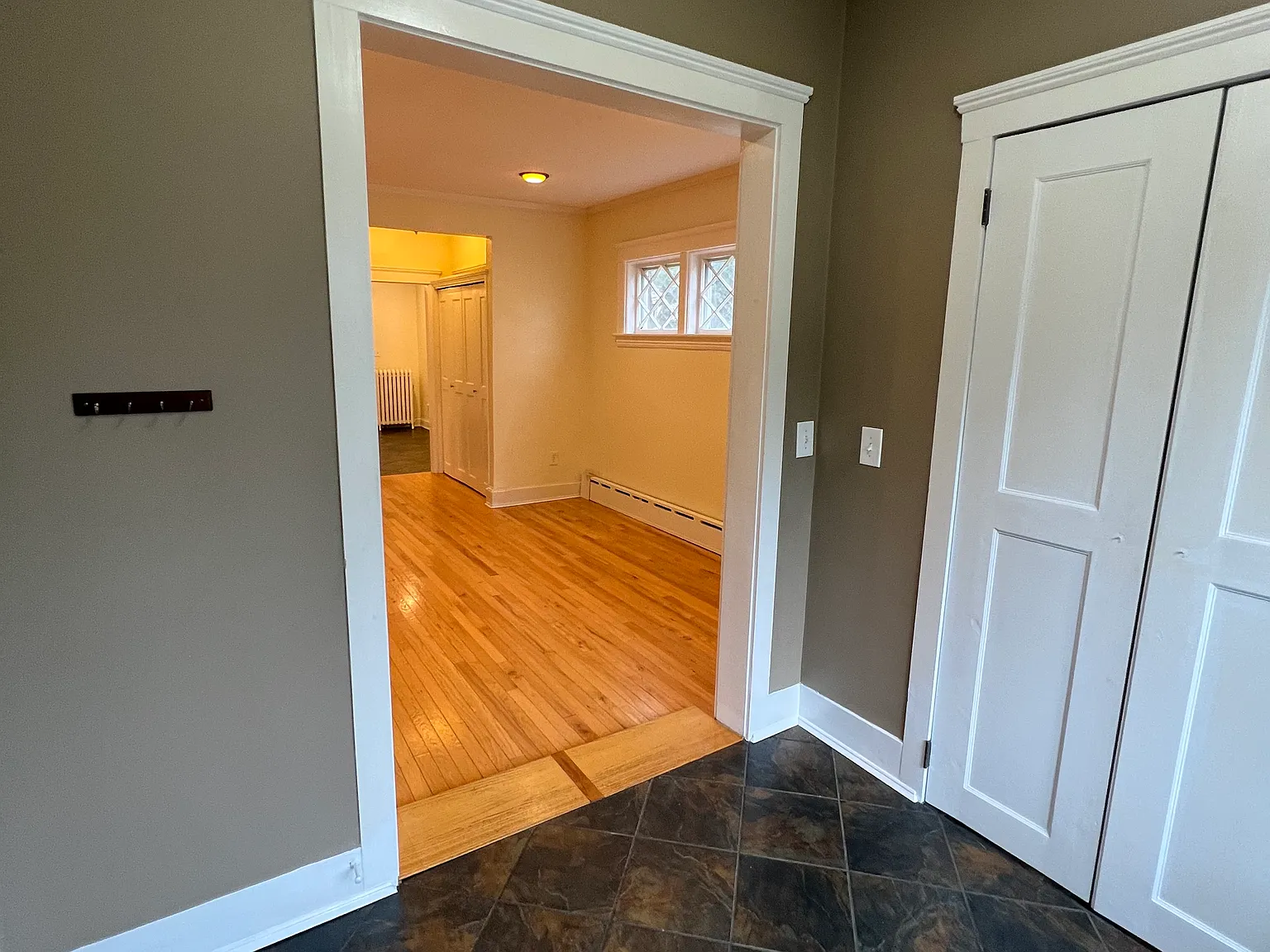 2 bed, 1300 sqft, $2,200 — Photo 4