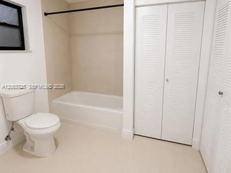 10871 NW 7th St #Townhouse 14-24 — Photo 13