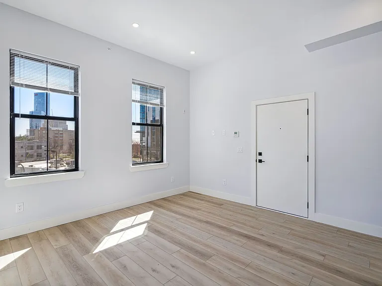Serpentine Apartments: Newly Renovated in the Heart of Drexel — Photo 6