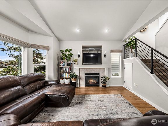 5th image of 17609 111th Street Ct E