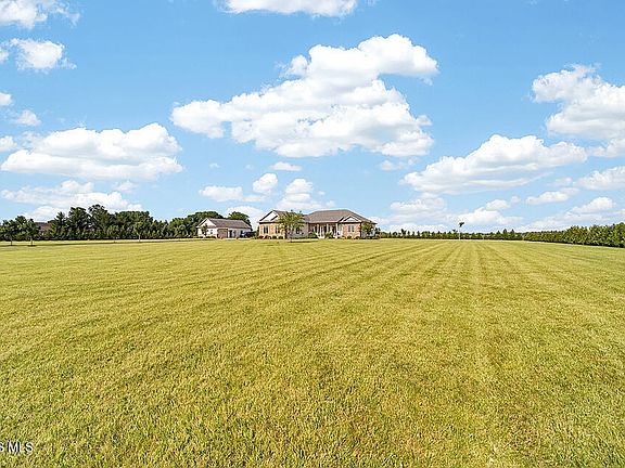 5th image of 400 Township Road 141