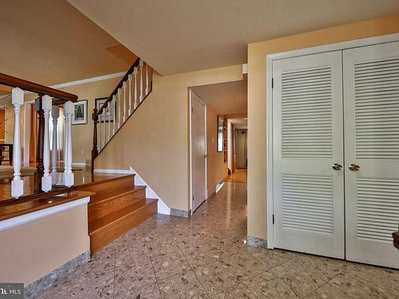 4th image of 216 Brookdale Dr