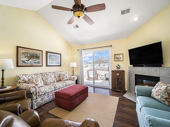 2nd image of 633 Fieldstone Cir W Unit 63