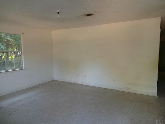2nd image of 3426 Luke St #1/2