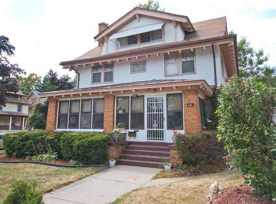 1st image of 381 Benjamin Ave SE