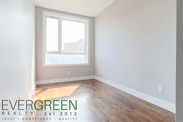 Rented by Evergreen Apartments BK | media 4