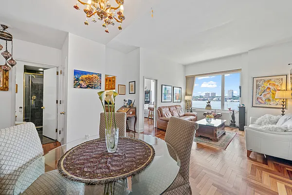Living room, photo 2