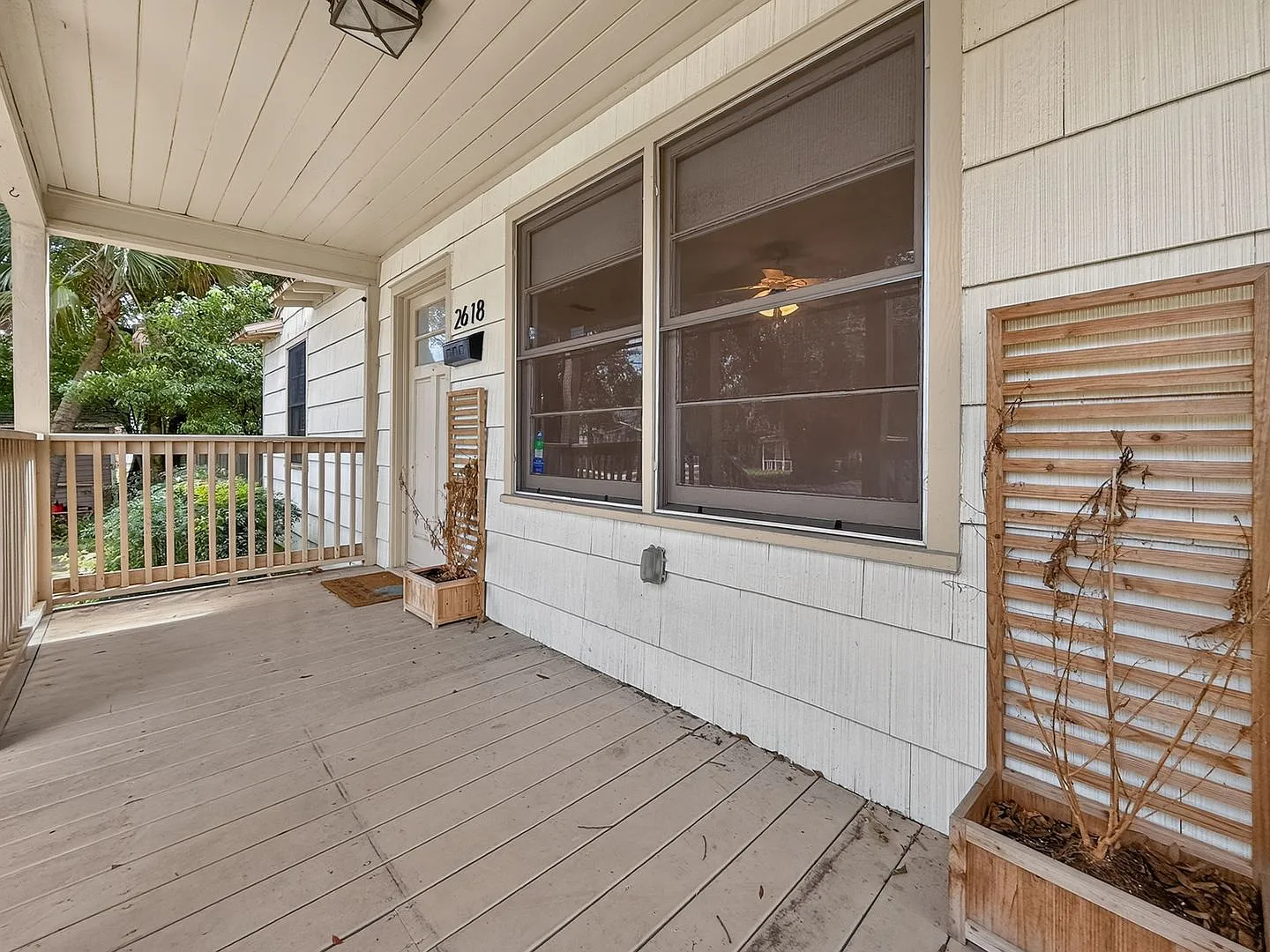 Charming Riverside Home! — Photo 4