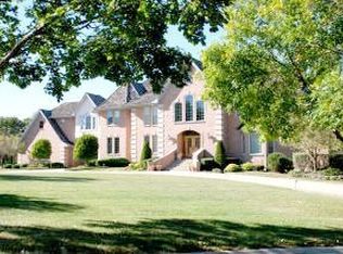 1 Erin Ln, Burr Ridge, IL 60527