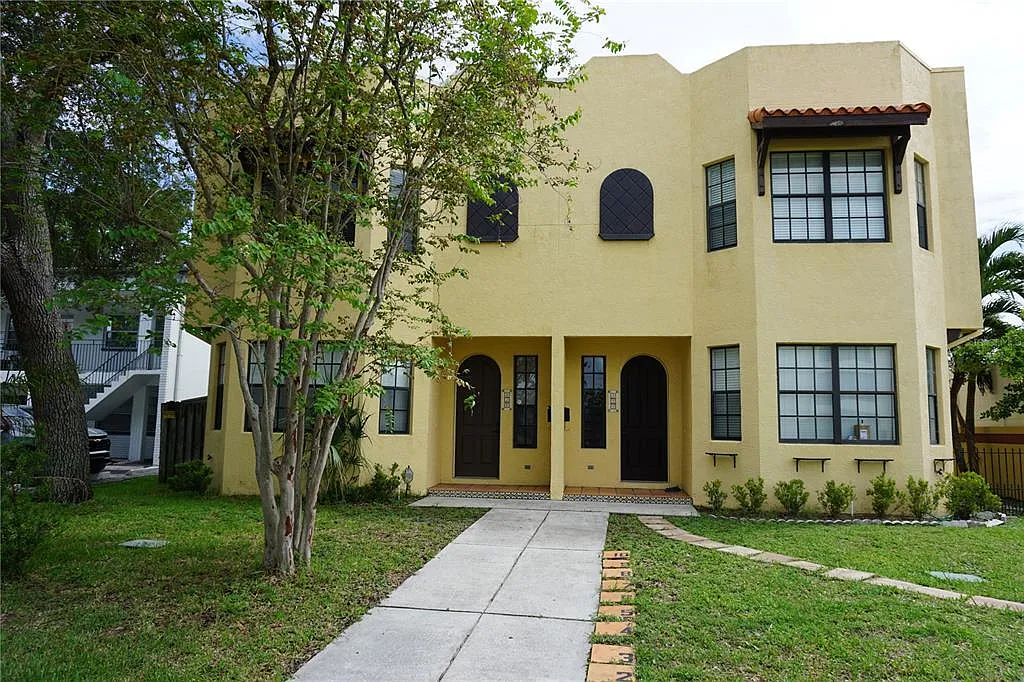 3 bed, 2.5 bath, 2200 sqft, $3,800 — Photo 1