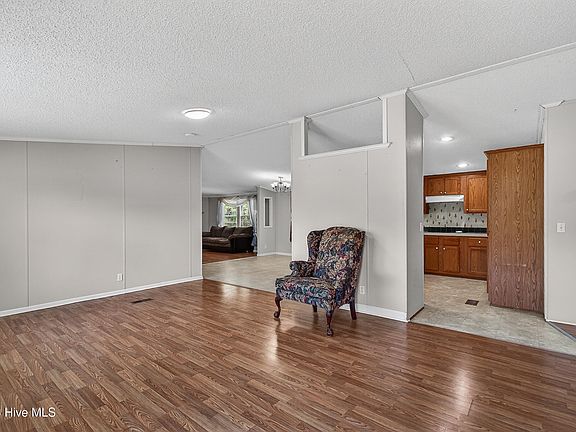 5th image of 304 Washington Creek Drive