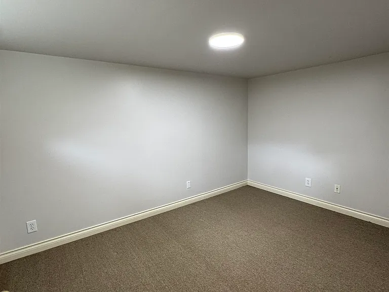 1758B Western Pkwy — Photo 4