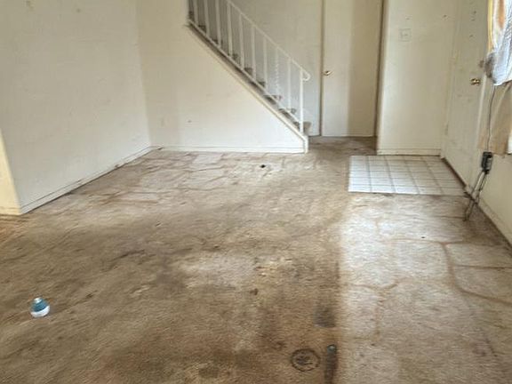 5th image of 19 King Henry Cir