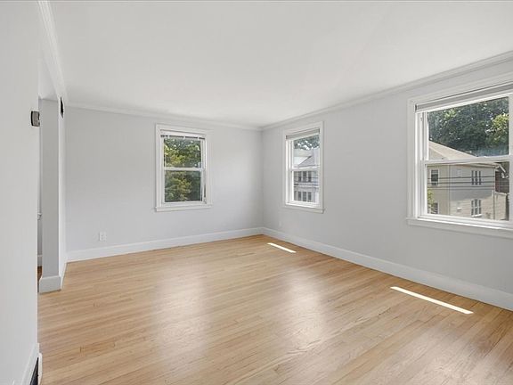3rd image of 34 Favre St