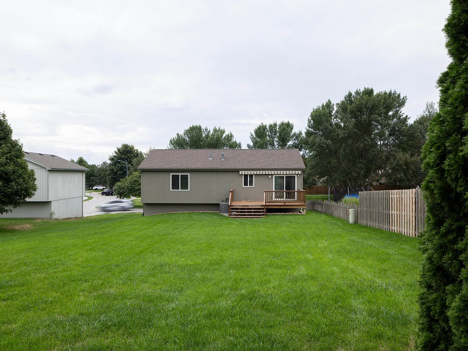 3 bed, 1365 sqft, $2,000 — Photo 2