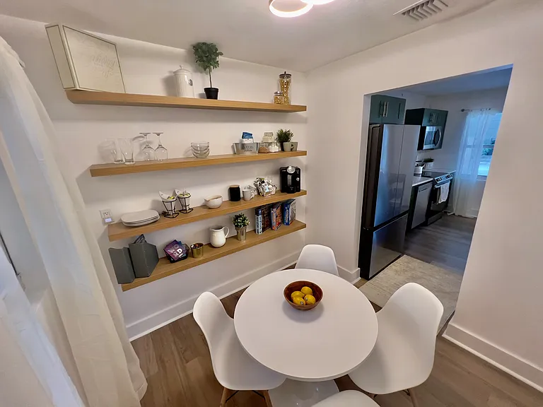 944 Market St — Photo 8