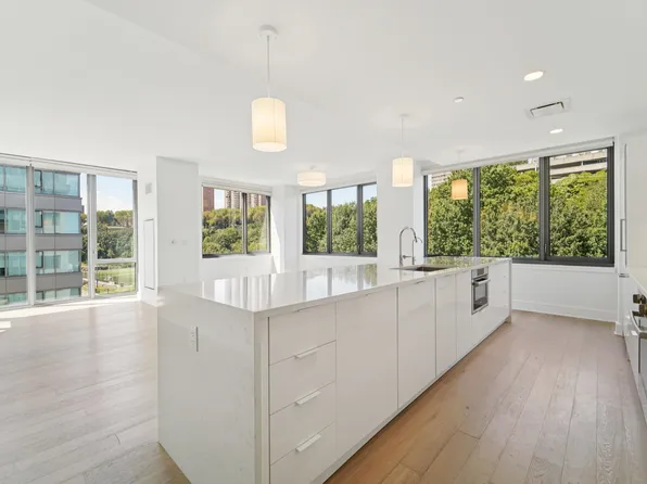 9 Avenue At Port Imperial image 7 of 47