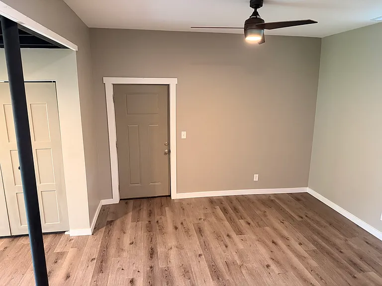 823 E Market St #823 — Photo 8