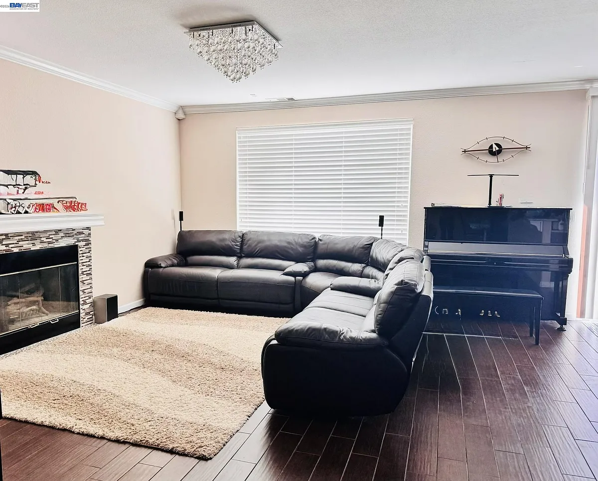 Building Photo - 25806 Clear Springs Ct
