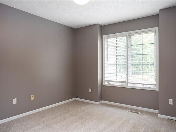 5th image of 7807 Abby Ln SE