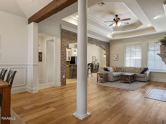 5th image of 112 La Villa Cir