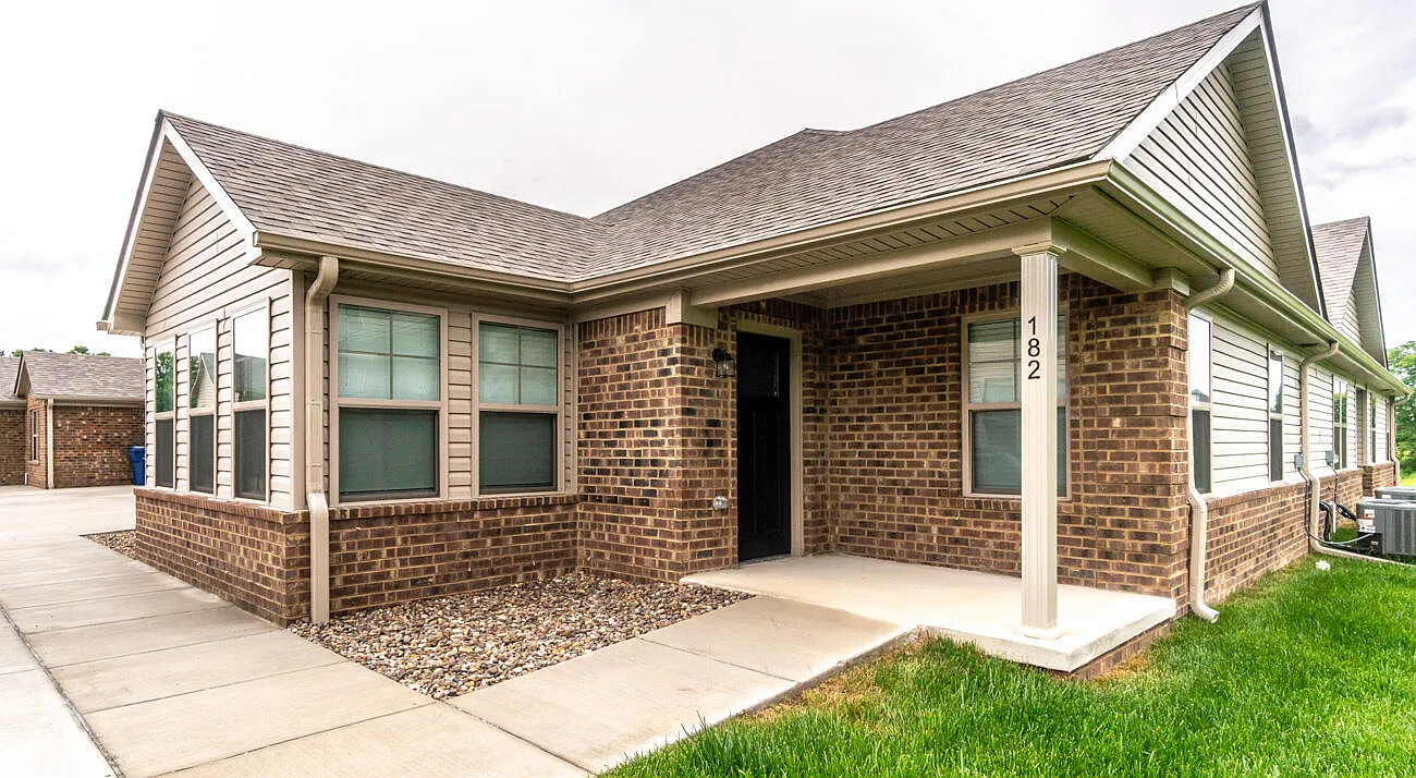 2 bed, 2.0 bath, 1550 sqft, $1,700 — Photo 2