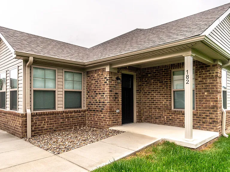 182 Garden Gate Dr — Photo 2