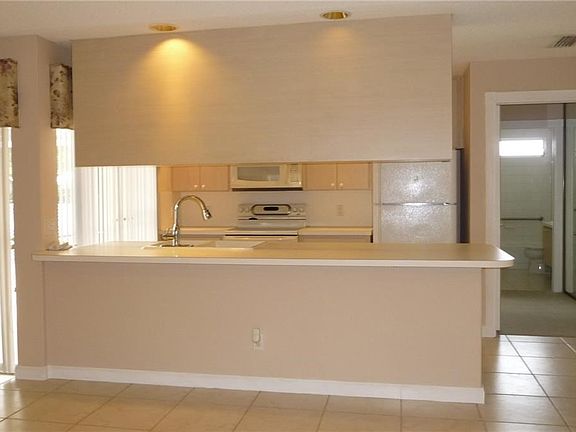 5th image of 1526 SW Waterfall Blvd