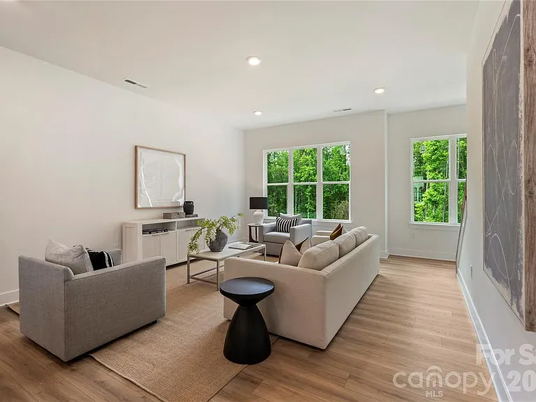 3423 Holabird Ln — Photo 25