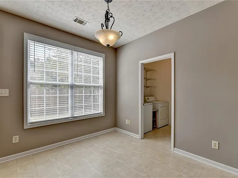 3067 Kentmere Dr — Photo 14