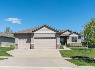 1462 Lake Shore Dr, Iowa City, IA 52246