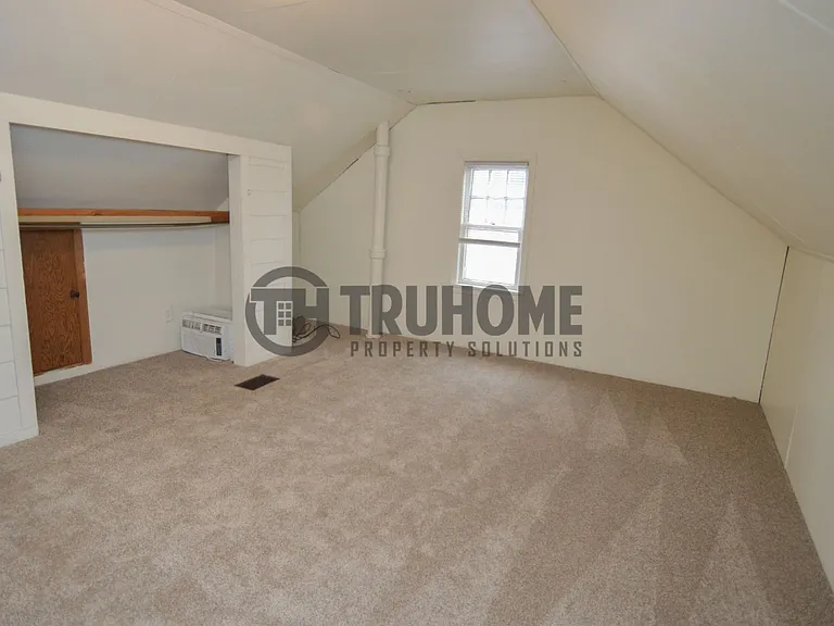 2305 University Ave — Photo 30