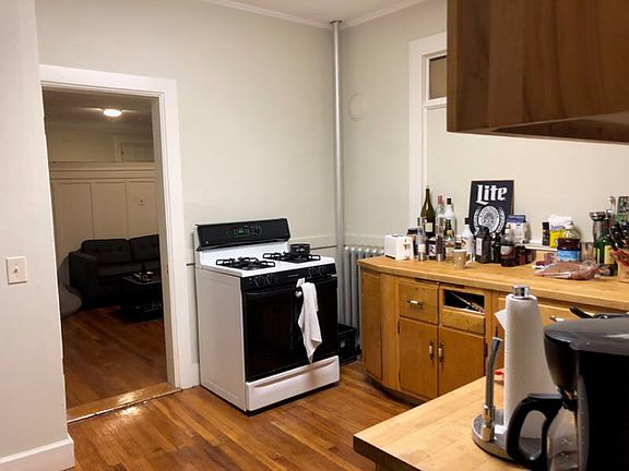 2nd image of 21 Park Vale Ave APT 1