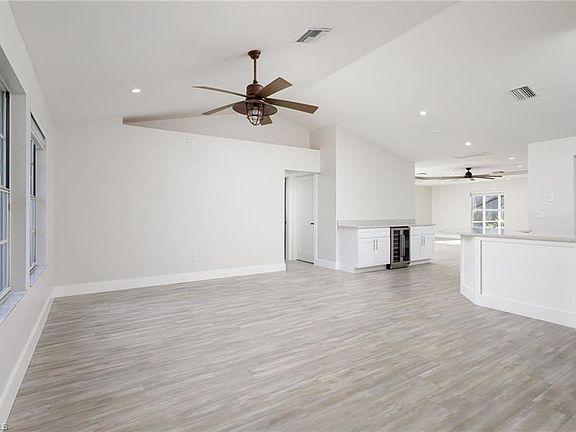 4th image of 380 6th ST NE