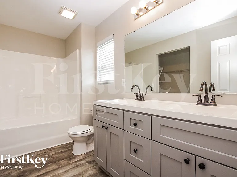 1425 Logan Patrick Ct — Photo 11