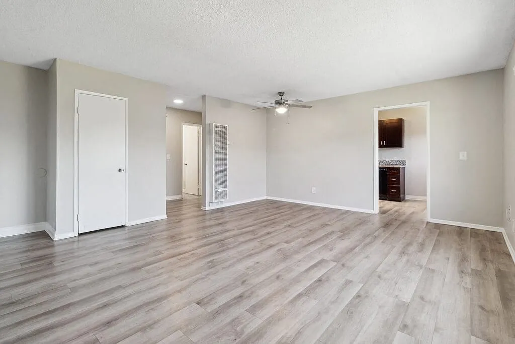 Park Crest Apartments — Photo 3