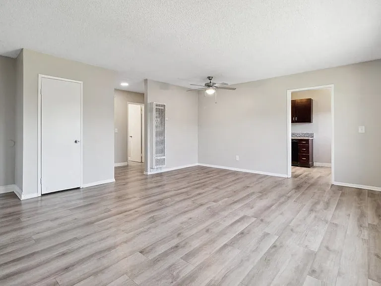 Park Crest Apartments — Photo 3