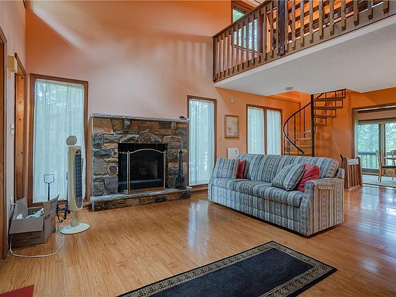 5th image of 3452 Crestwood Dr
