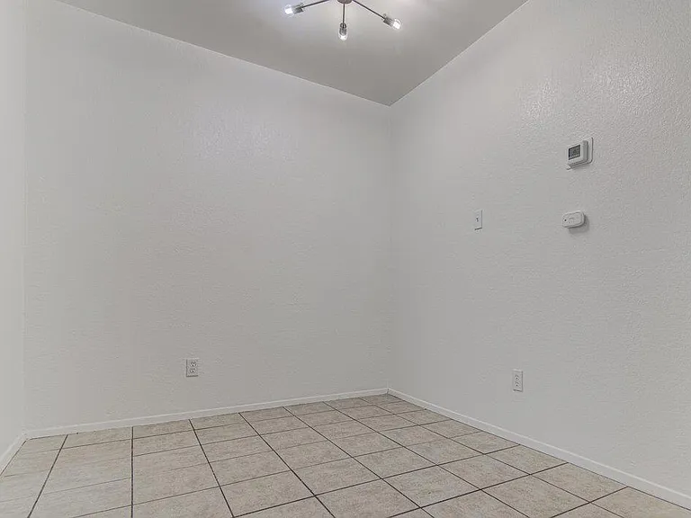 805 Sirocco Dr #B — Photo 8