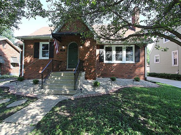 2nd image of 2847 Grand Ave