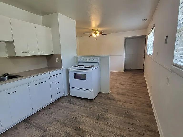 1506 Dakota St — Photo 5