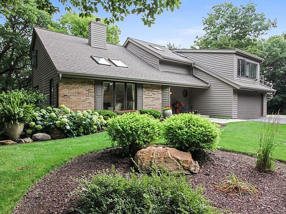 3rd image of 7340 Hilltop Ln