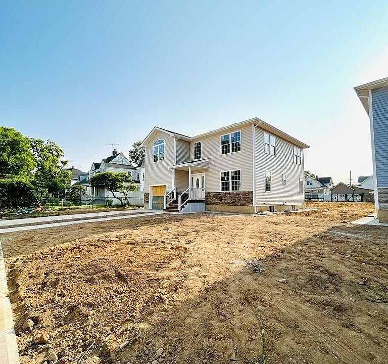 2nd image of 98 N Columbus Avenue