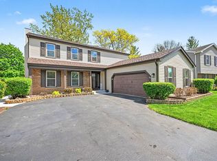 75 Wildwood Dr, Roselle, IL 60172